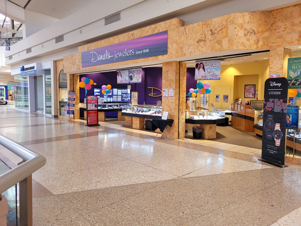 DANIEL’S JEWELERS Updated July 2024 100 Photos & 47 Reviews 2077
