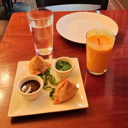Royal Tandoor - Mango lassi and samosas
