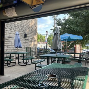 Bunkers Tavern - Bars Near Me - Florissant, Missouri