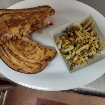 The Ridge Inn Restaurant - Reuben and Hippy Hash - American Near Me - Laurelville, Ohio The Ridge Inn Restaurant - Reuben and Hippy Hash - American Near Me - Laurelville, Ohio