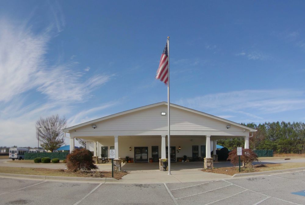 CEDARS OAKWOOD Updated October 2024 10 Photos 4187 Continental Dr