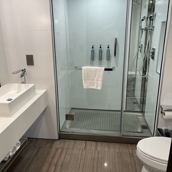 Sheraton Universal Hotel - Very clean and contemporary bathroom - Hotels Near Me - Universal City, California Sheraton Universal Hotel - Very clean and contemporary bathroom - Hotels Near Me - Universal City, California