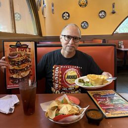 Queso and what looks like small sopapillas and menú Queso and what looks like small sopapillas and menú
