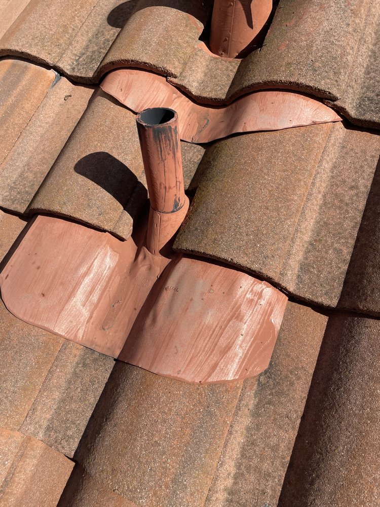 Slide of Alvarez Roofing
