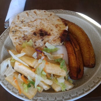 La Carreta - Combo Vegetariano: platano frito (fried plantain), yuca chips, choice of pupusa - I took queso y frijol (cheese and black beans) - Salvadoran Near Me - Montreal, Quebec La Carreta - Combo Vegetariano: platano frito (fried plantain), yuca chips, choice of pupusa - I took queso y frijol (cheese and black beans) - Salvadoran Near Me - Montreal, Quebec