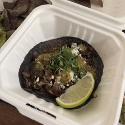 hongos (mushroom) taco