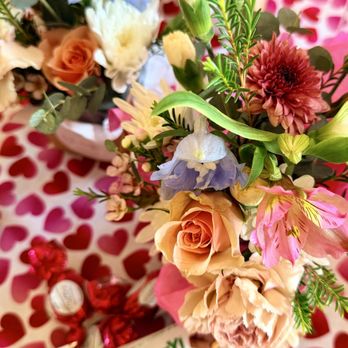 Palouse Country Candy - They partnered with Floral Design by Katya to offer Valentine's Day flowers at the shop - Candy Stores Near Me - Pullman, Washington Palouse Country Candy - They partnered with Floral Design by Katya to offer Valentine's Day flowers at the shop - Candy Stores Near Me - Pullman, Washington