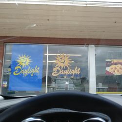 Daylight Donuts - Outside