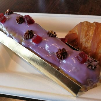 ID-Eclair - French currant eclair. Fire! - Bakeries Near Me - Pasadena, California