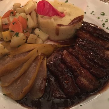 Le Colimaçon - Duck with poached apples and mashed potatoes - French Near Me - Paris, 75