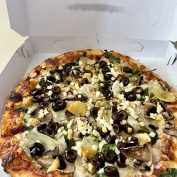Vic's Pizzeria - Maynard 10'  sounded interesting so I tried it. Delish!
