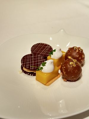 Armani/Ristorante by null