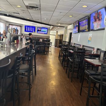 Mr. Mike's Restaurant & Lounge - Bar - Sandwiches Near Me - Haverhill, Massachusetts