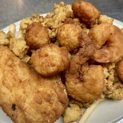 Bailey's Surf N Turf - Fried Seafood plate ! Haddock, whole belly clams, scallops & shrimp !