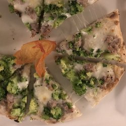 Novecento - Sausage and broccoli pizza