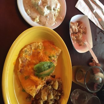 Molly's Souper - Kitchen sink omlete and biscuits and gravy - Breakfast & Brunch Near Me - Upland, California