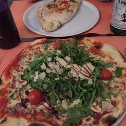 La Piazzetta - Calzone et pizza New-Yorkaise