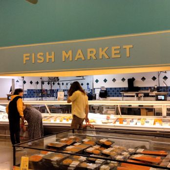 H-E-B - ows people shopping in a fish market - Grocery Near Me - Austin, Texas