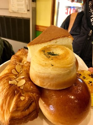 Fay Da Bakery by null