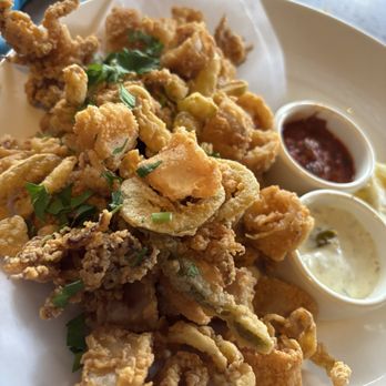 Yard House - Fried Calamari - New American Near Me - Austin, Texas