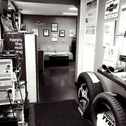 Chili Automotive - Clean and comfortable waiting area!
