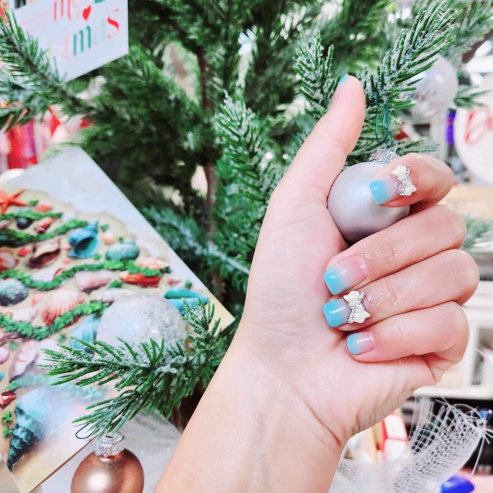 Aqua Nails & Spa Logo