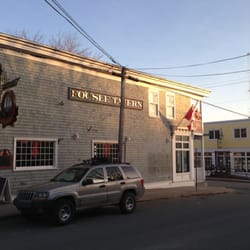 Fo'c 'sle Tavern - It's Boxing Day and ... we're at the pub, even though we had to drive to Chester to find one that's open!