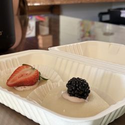 Shugābeibī - Strawberry cream filled mochi, blackberry cream filled mochi