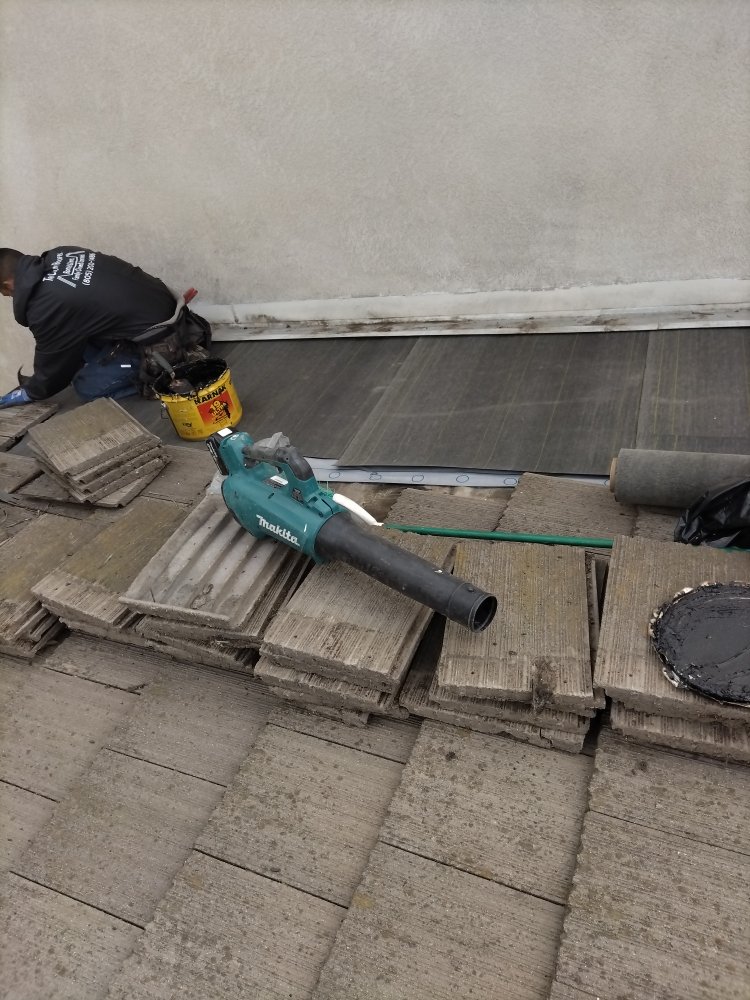 Slide of Tri County Roofing Co