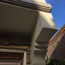 Showing corner damage that was fixed in the other photo. Showing corner damage that was fixed in the other photo.