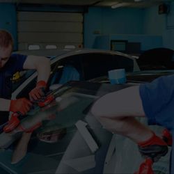 Low Price Auto Glass - At work