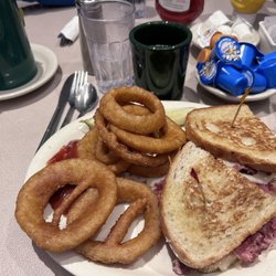 Ram's Horn - Reuben and onion rings