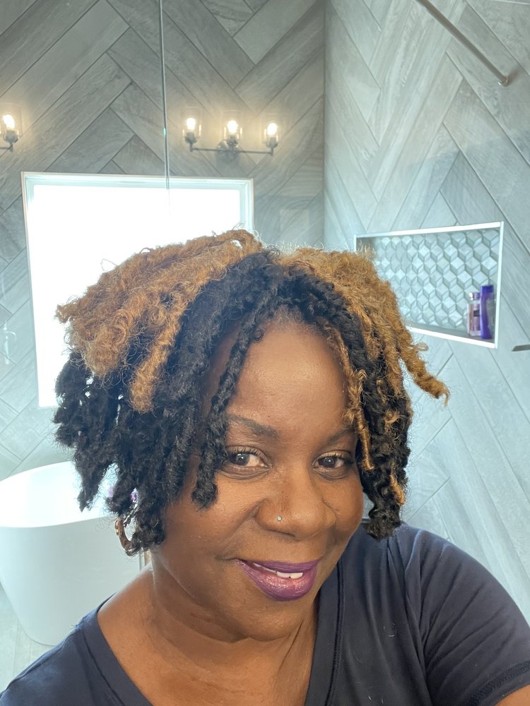 Braids N More by Kim Logo