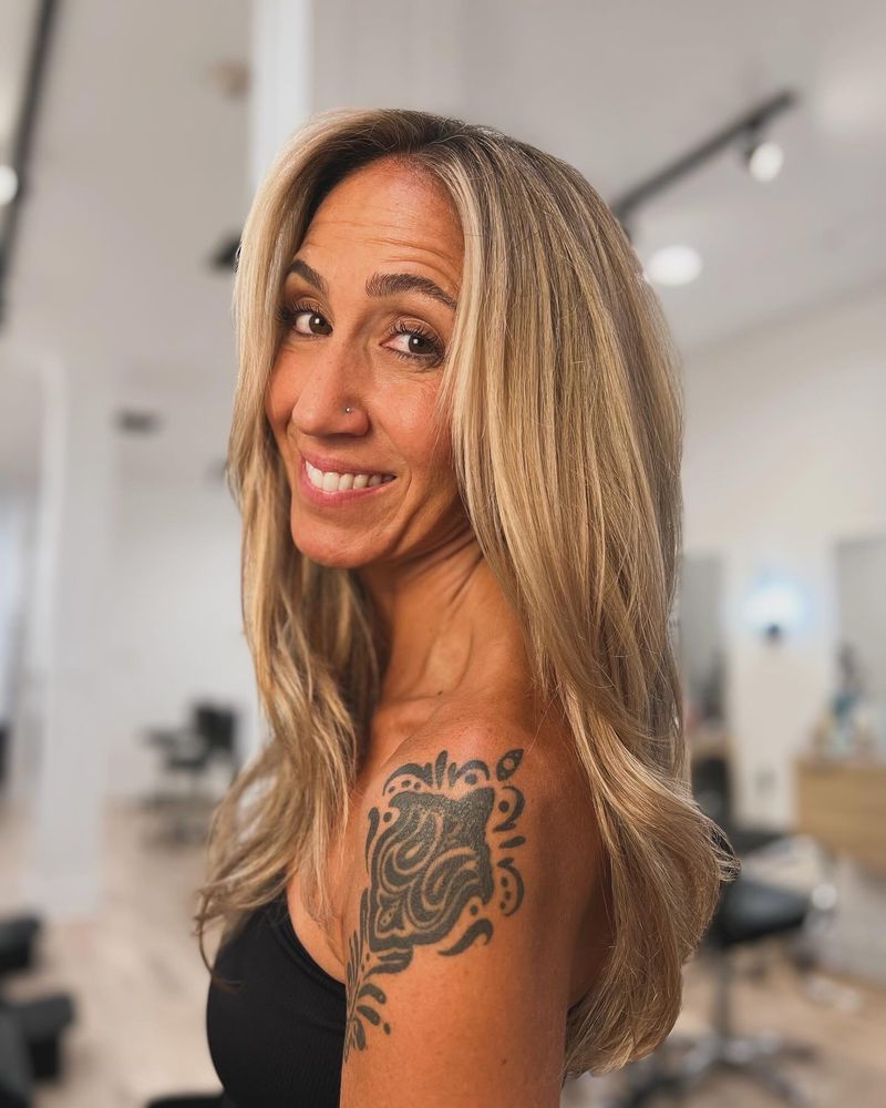 Strada Hair Salon Logo