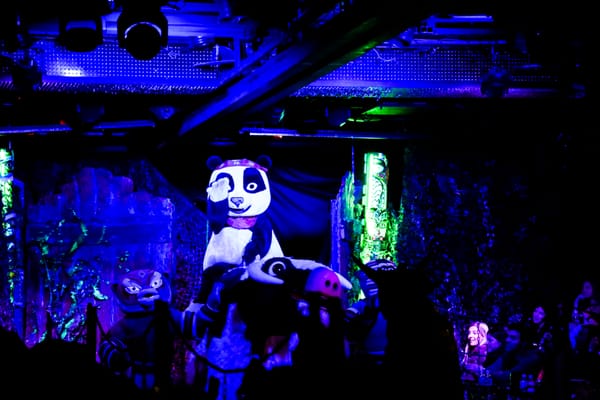 New Robot Restaurant Show by null