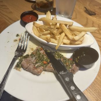 ML Steaks + Sports - Pale and bland Chimichurri Steak with fries - Steakhouses Near Me - Miami Lakes, Florida ML Steaks + Sports - Pale and bland Chimichurri Steak with fries - Steakhouses Near Me - Miami Lakes, Florida