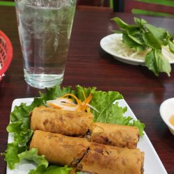 Lotus Pho & Grill - Spring rolls