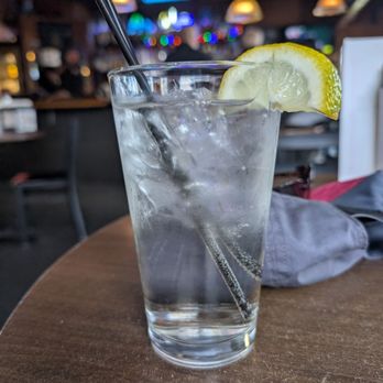 Long Beach Tavern - Cocktail hour - Pizza Near Me - Long Beach, Washington Long Beach Tavern - Cocktail hour - Pizza Near Me - Long Beach, Washington