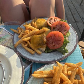 The Jolly Roger Restaurant and Bar - Beach Burger - Steakhouses Near Me - Kill Devil Hills, North Carolina