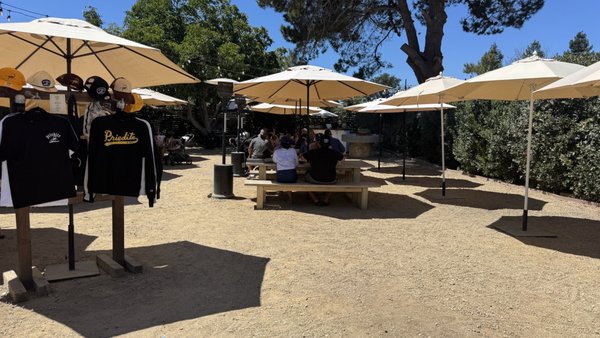 Bodega Los Alamos by null