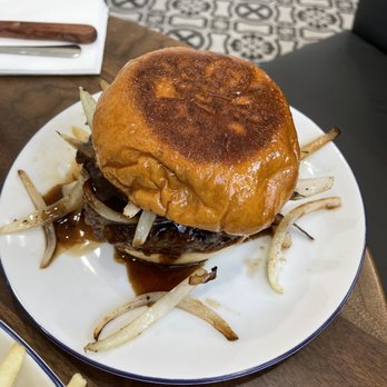 Heights & Co - Bordelaise burger - Cocktail Bars Near Me - Houston, Texas