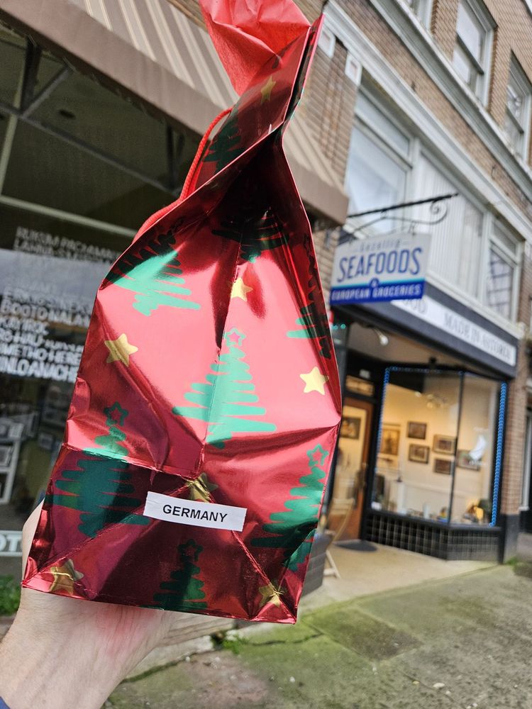 Gezellig Seafoods & European Groceries Logo