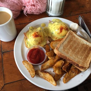 Future Bistro - Eggs Benny with ham. - Breakfast & Brunch Near Me - Toronto, Ontario Future Bistro - Eggs Benny with ham. - Breakfast & Brunch Near Me - Toronto, Ontario