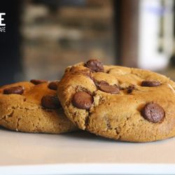 Cookie de baunilha com gotas de chocolate