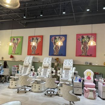 Gossip & Nail Spa - Beautiful atmosphere! - Eyelash Service Near Me - Pittsburgh, Pennsylvania