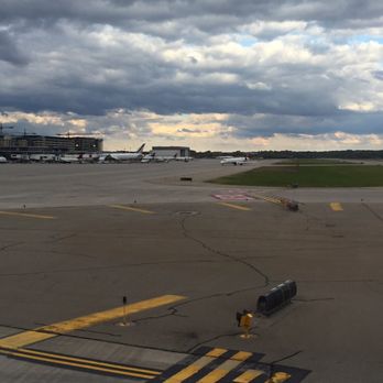 JetBlue - Pushback and taxi - Airlines Near Me - Boston, Massachusetts JetBlue - Pushback and taxi - Airlines Near Me - Boston, Massachusetts