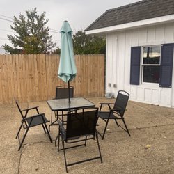 SnoBiz Maryville - Plenty of patio seating