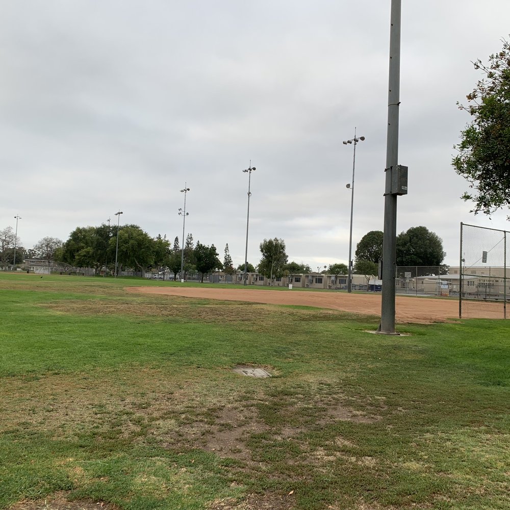 San Martin Park - Parks Near Me - Lakewood, California