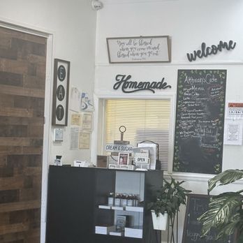 Akhirah's Cafe - Cafes Near Me - College Park, Georgia