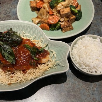 Siamese Street Thai Restaurant - Fried chili fish and pad see ew - Thai Near Me - Stockton, California Siamese Street Thai Restaurant - Fried chili fish and pad see ew - Thai Near Me - Stockton, California